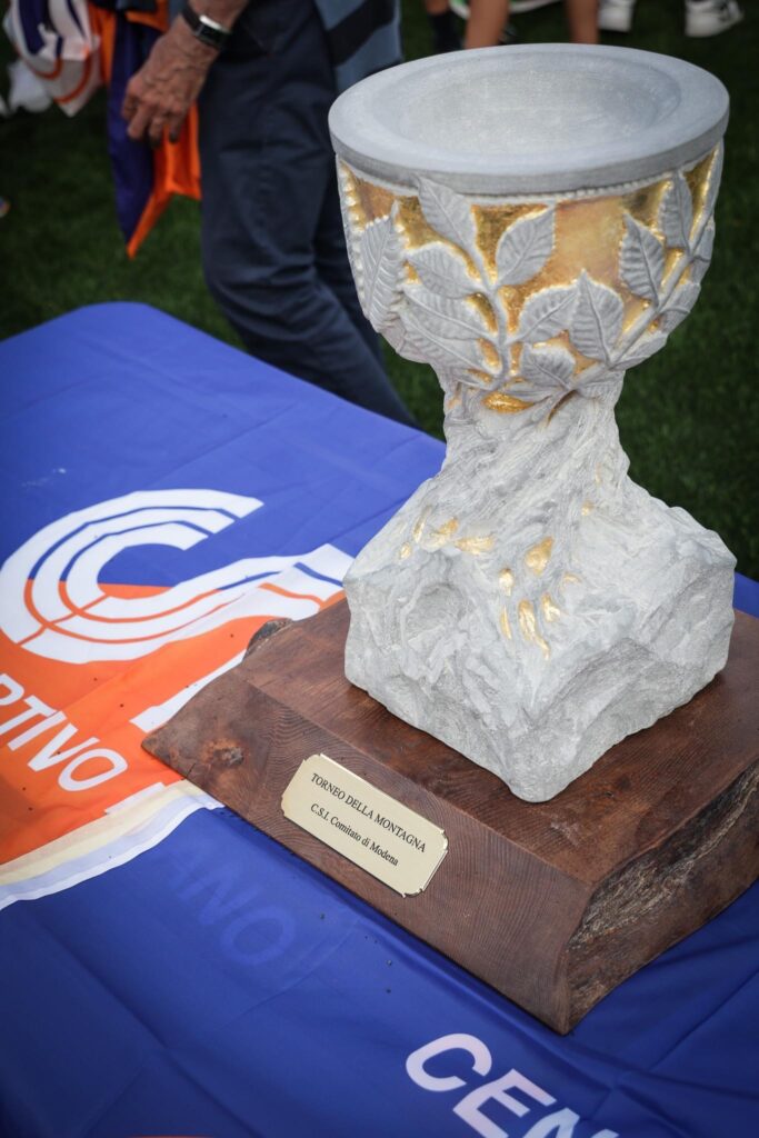 Il trofeo realizzato dall'artista Dario Tazzioli